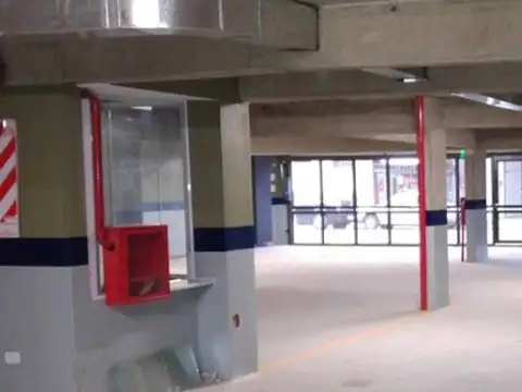 Excelente COCHERA FIJA en VENTA en Balvanera 