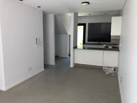 Casa en Alquiler en Barrio Parque Leloir, $ 2.000.000