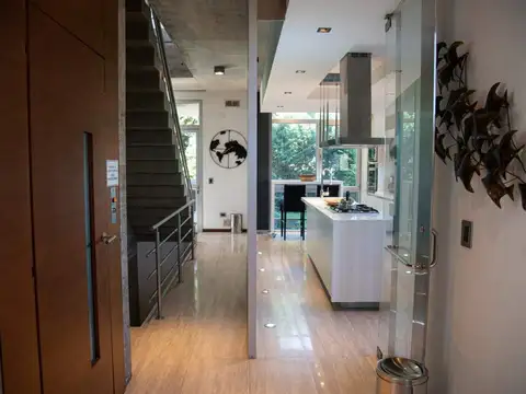 Casa en Alquiler Temporal con 3 cocheras