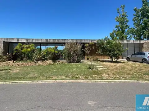Venta casa Bs As Golf Country Club, Bella Vista