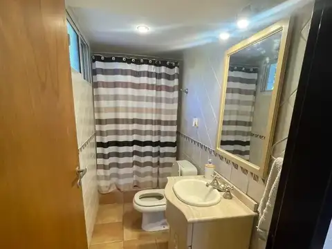 Casa en Alquiler con 1 cochera