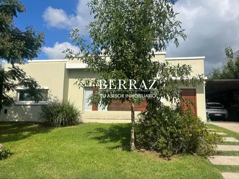 Casa Venta 4 Dormitorios Barrio Santa Guadalupe Lote de 700 m2 Pilar del Este