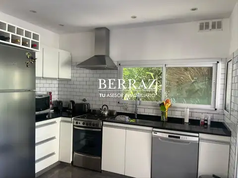 Casa Venta 4 Dormitorios Barrio Santa Guadalupe Lote de 700 m2 Pilar del Este