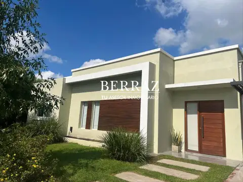 Casa Venta 4 Dormitorios Barrio Santa Guadalupe Lote de 700 m2 Pilar del Este
