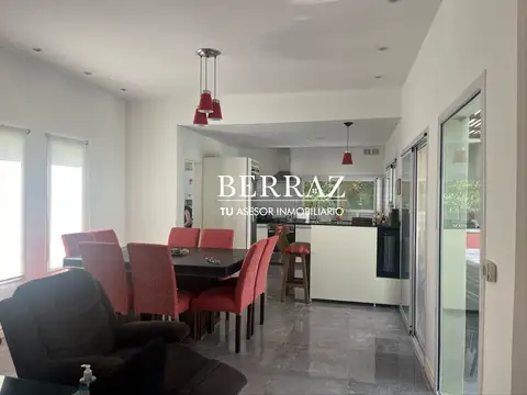 Casa 5 ambientes con 3 baños