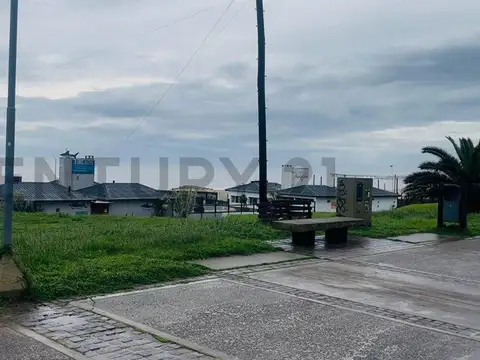 AV COSTANERA 1300, Piso 1