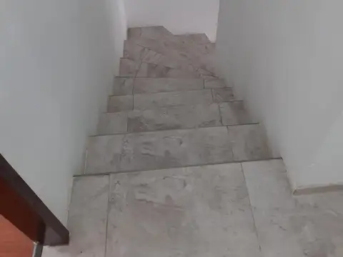 Depto Tipo Casa en Alquiler con 1 cocheras