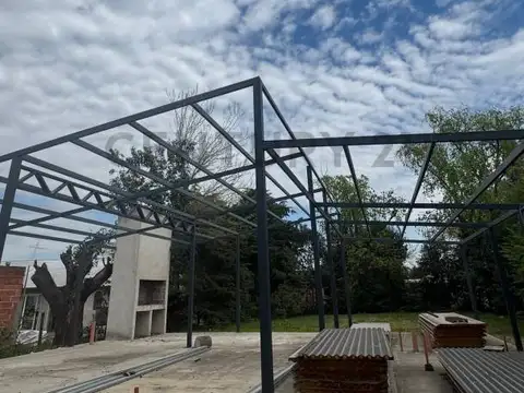 VENTA LOTE CON MEJORAS BARRIO SAKURA EXALTACION PAVON