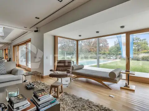 Casa 6 ambientes con 4 baños