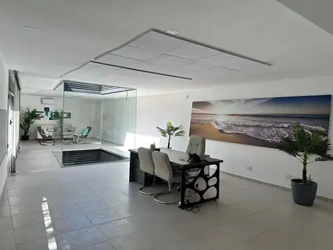 Oficina 8 ambientes con 5 baños