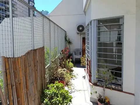 Av. Eva Peron  al 1162 1 A con balcon terraza