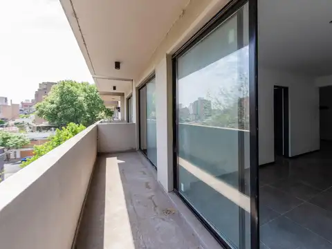 VENTA - DEPARTAMENTO DE UN DORMITORIO CON BALCÓN CORRIDO - LOURDES