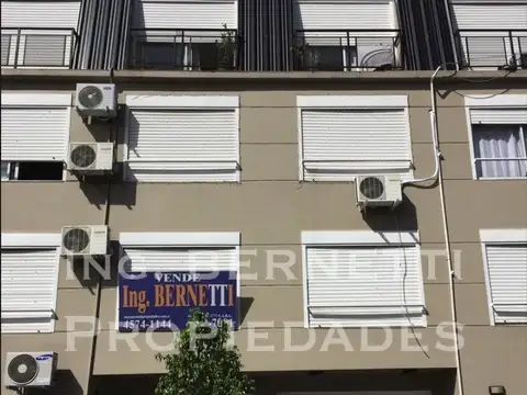 Departamento 2 ambientes al frente - Espacio guarda coche móvil - Excelente complejo -