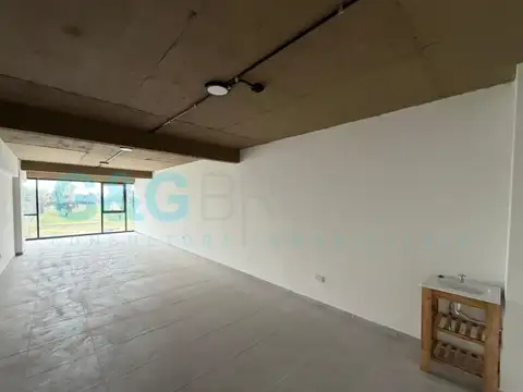 Oficina en Alquiler con 1 cochera
