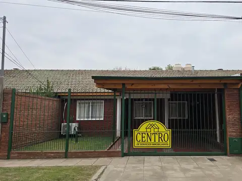 Excelente Propiedad, 3 Ambientes Amplios, Cochera 2 Autos, Fondo Libre , Luminosa  