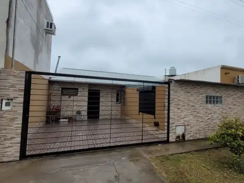 Venta Casa De 2 Dormitorios En Perez