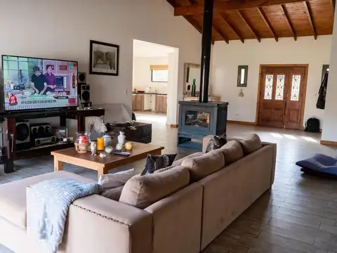 Casa 5 ambientes con 4 baños