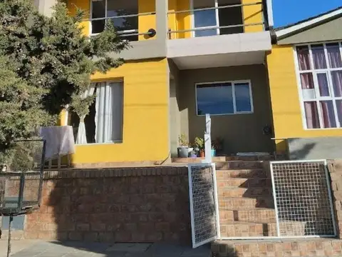 Casa 2 Dormitorios + 2 Departamentos Independientes | Apta C