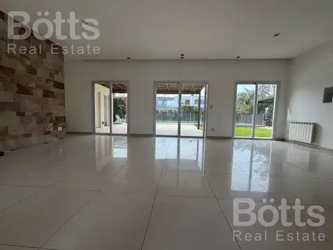 Casa en Venta con 7 cocheras