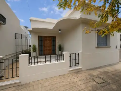 Casa 3 Dorm. 2 Baños – Lobos Centro - Zona Comercial Administrativa