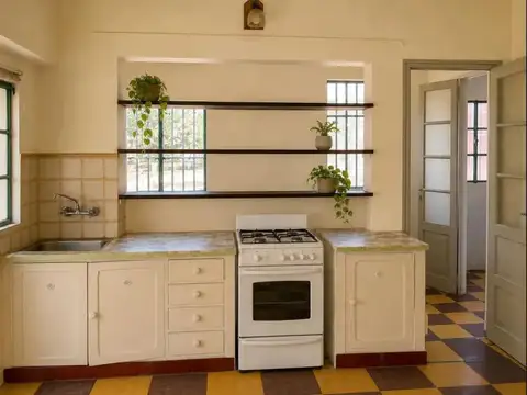 Casa 3 Dorm. 2 Baños – Lobos Centro - Zona Comercial Administrativa