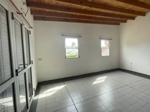 Depto Tipo Casa en Alquiler de 3 ambientes
