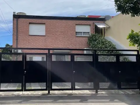 Depto Tipo Casa en Alquiler con 1 cocheras