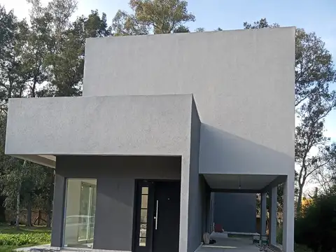 Casa De 4 Dormitorios a estrenar + Departamento Independiente | Cochera | La Arbolada