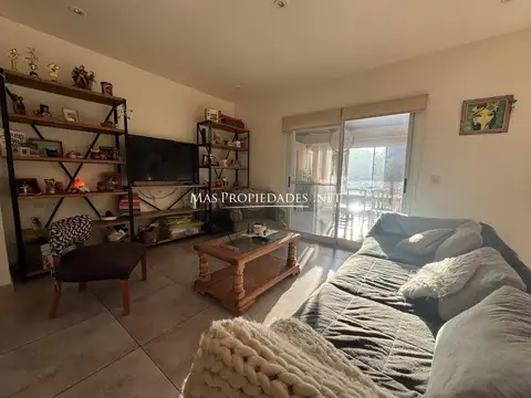 Casa en Alquiler con 2 cocheras