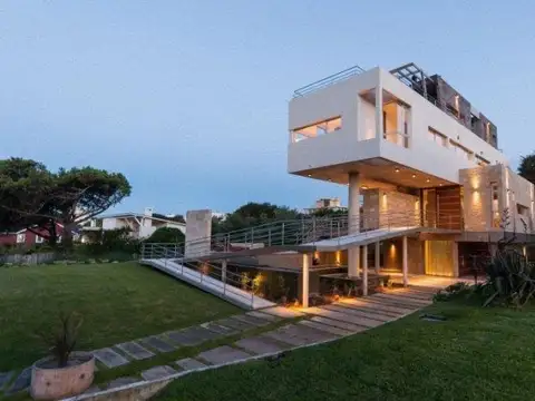 Casa en Venta en Carilo, USD 1.100.000