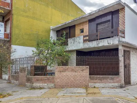 Casa en esquina | 3 dormitorios, garage y terraza | Nueva Pompeya