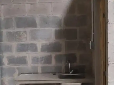 VENTA DEPOSITO YERBA BUENA A 50m DE AV PERON 90m2