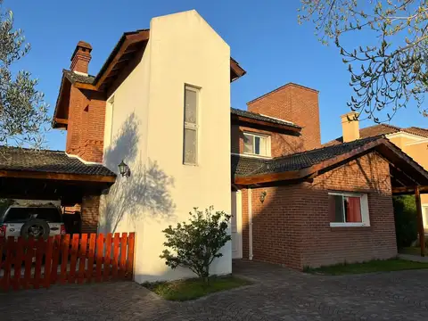Casa en Alquiler con 5 cocheras