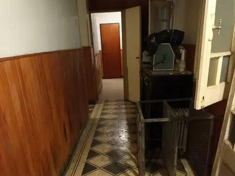 CASA DE TRES AMBIENTES CON FONDO LIBRE EN QUILMES OESTE. NUEVO PRECIO. ATENCION INVERSORES.