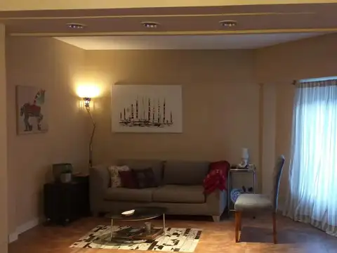 TRIPLEX  EN VENTA - EXCELENTE ESTADO - AMPLIO LIVING COMEDOR