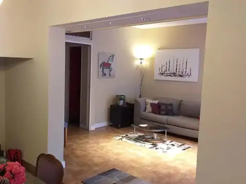 TRIPLEX  EN VENTA - EXCELENTE ESTADO - AMPLIO LIVING COMEDOR