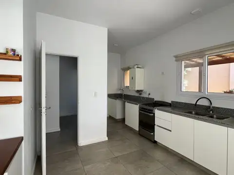 Casa en Alquiler con 2 cocheras