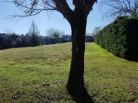 VENTA LOTE CENTRAL EN BARRIO CERRADO PILAR 811M2