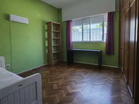 Casa en Alquiler con 1 cochera