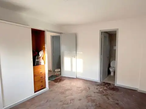 DEPARTAMENTO DE 2 AMBIENTES  COCINA Y BAÑOS NUEVOS -LUMINOSO