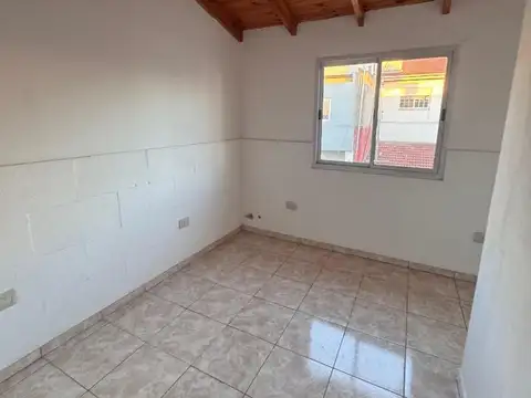 Depto Tipo Casa en Alquiler en Hurlingham, $ 580.000