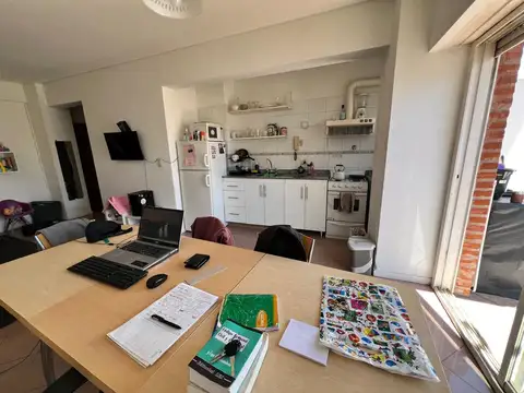 Amplio Monoambiente con Patio  y Garage