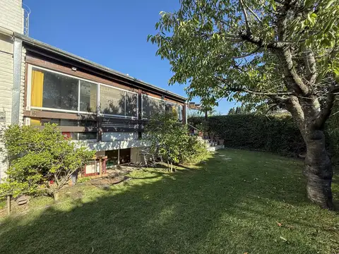 Casa 6 ambientes con 4 baños