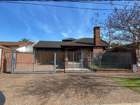 ÚNICO CHALET EN VENTA EN MORENO CENTRO