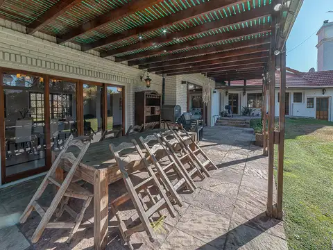 Casa en Venta con 6 cocheras