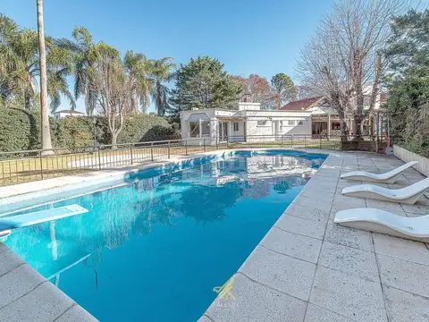 Casa en venta 8 ambientes en Campo Chico Country Club