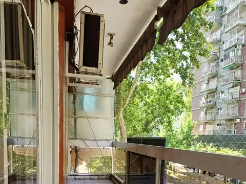 Oficina 6 ambientes con 2 baños