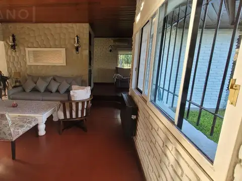 Casa 4 ambientes con 2 baños