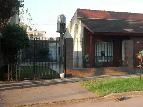 Lindo Chalet / Asfalto-Gas Natural  Anticipo y cuotas!