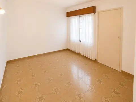 Casa 6 ambientes con 1 baño